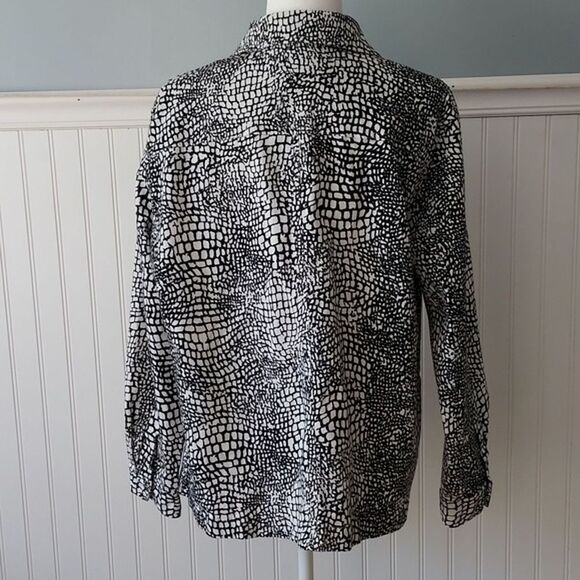 Chico's Design Women's 3 Lg Shacket Black White Animal Print Button Lightweight - Picture 3 of 11